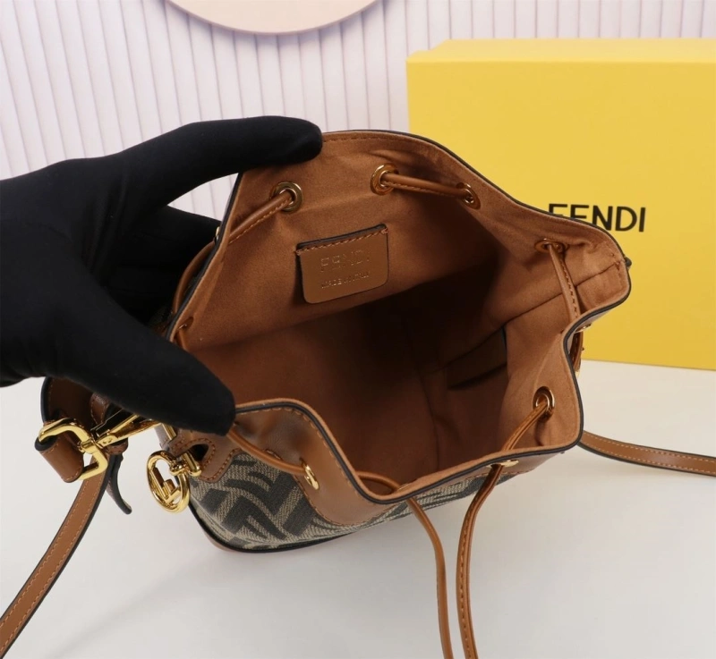 F**di bucket bags 4220a-0680