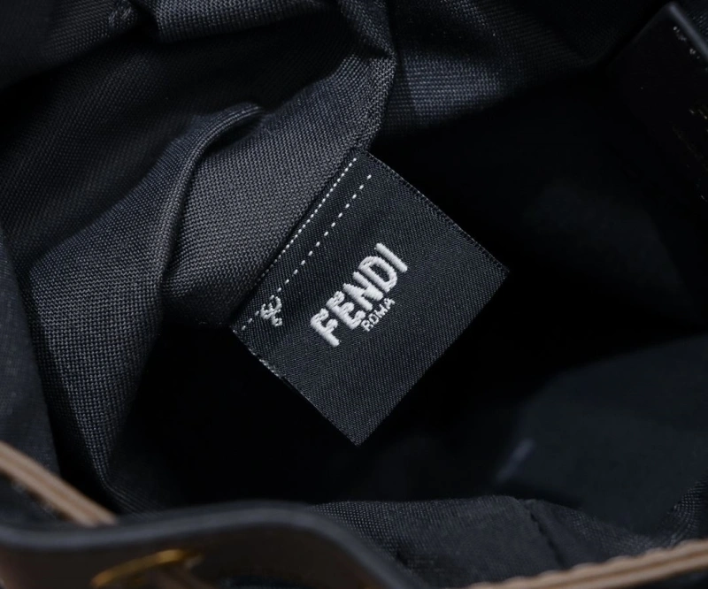 F**di bucket bags 4220c-0270