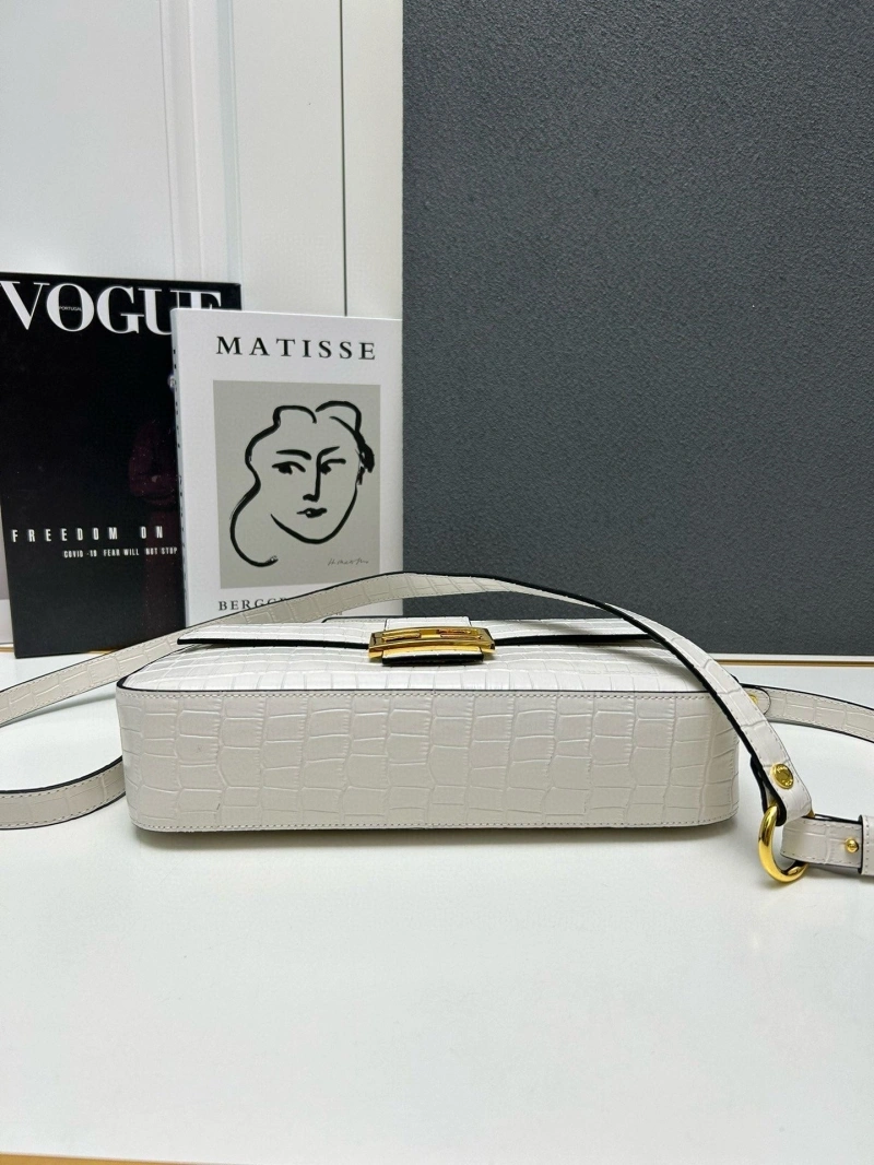 F**di baguette bags 4220d-0010