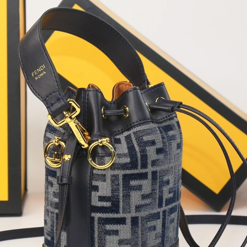 F**di bucket bags 4220d-0556