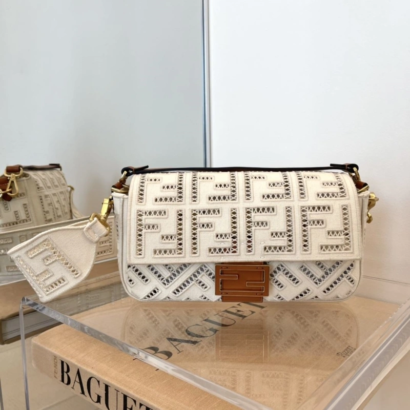 F**di baguette bags 4222c-0136