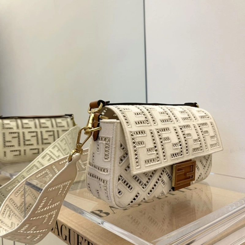 F**di baguette bags 4222c-0136