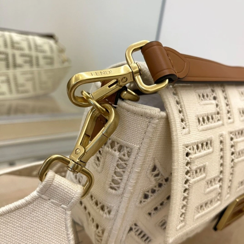 F**di baguette bags 4222c-0136