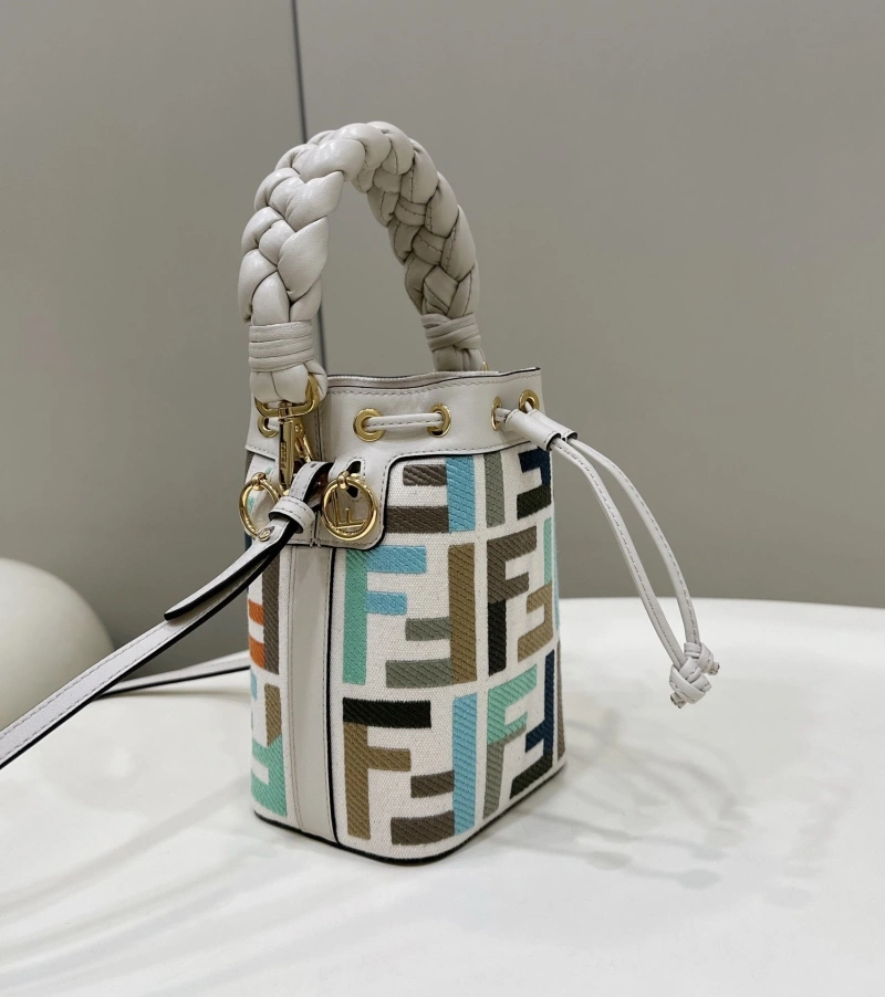 F**di bucket bags 4222c-0152