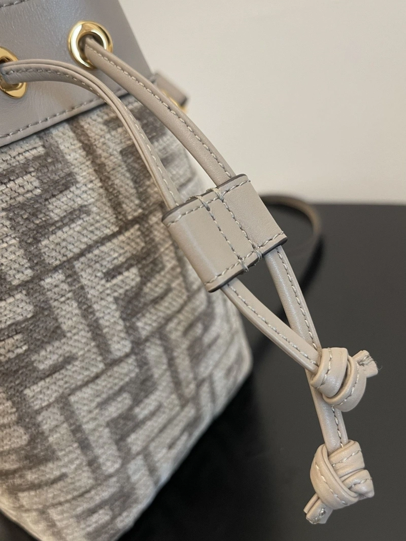 F**di bucket bags 4222c-0268