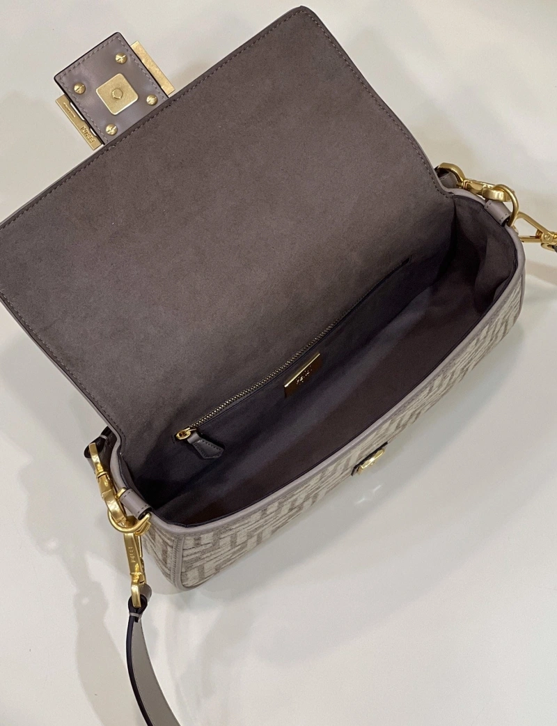 F**di baguette bags 4222c-0272