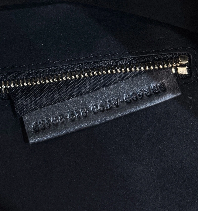 F**di baguette bags 4222c-0273