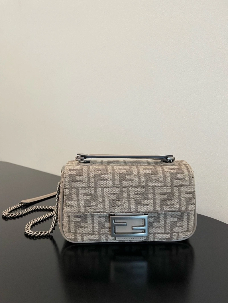 F**di baguette bags 4222c-0275