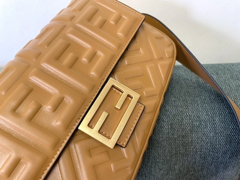 F**di baguette bags 4222c-0284