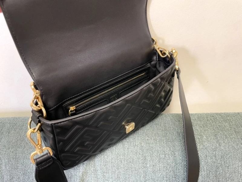 F**di baguette bags 4222c-0285