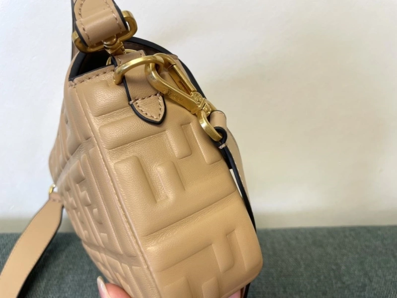 F**di baguette bags 4222c-0287