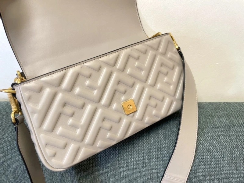 F**di baguette bags 4222c-0288