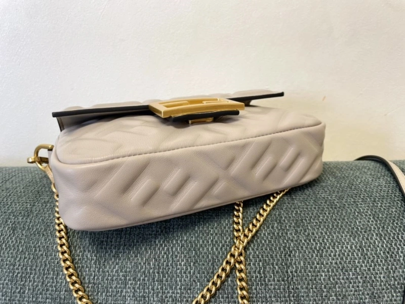 F**di baguette bags 4222c-0291