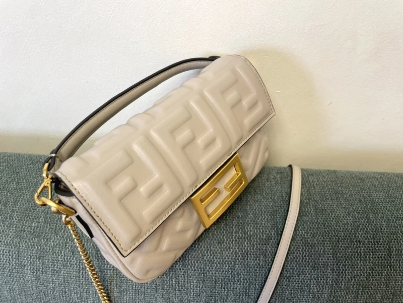F**di baguette bags 4222c-0291