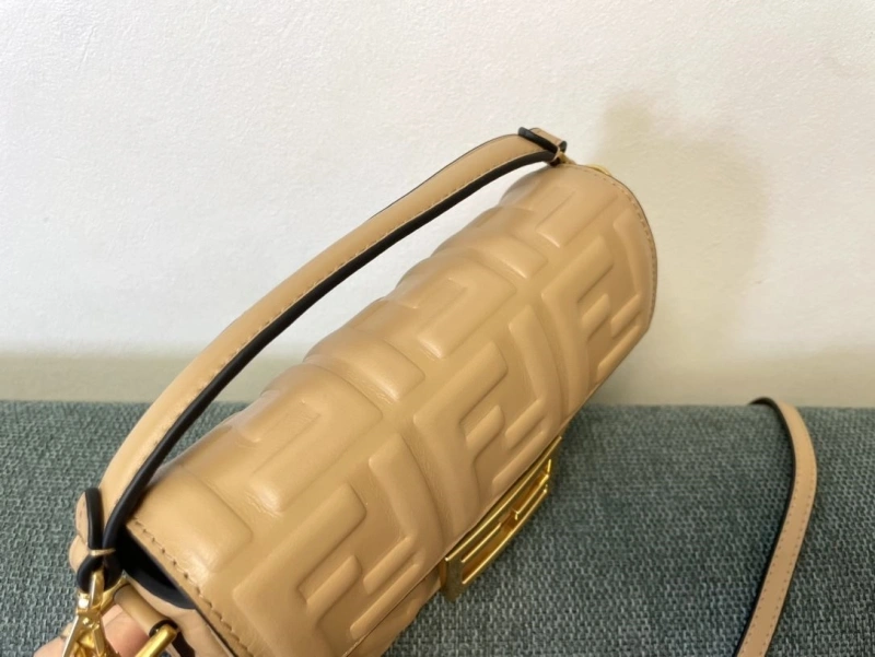 F**di baguette bags 4222c-0292