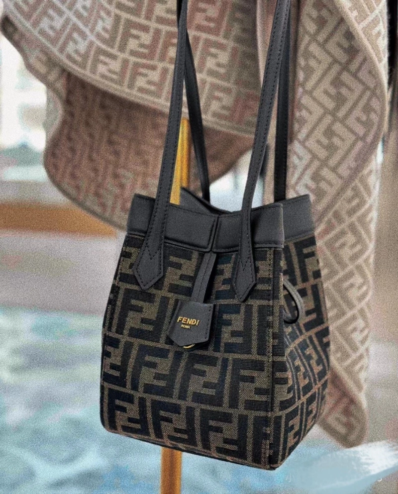 F**di bucket bags 4222c-0372
