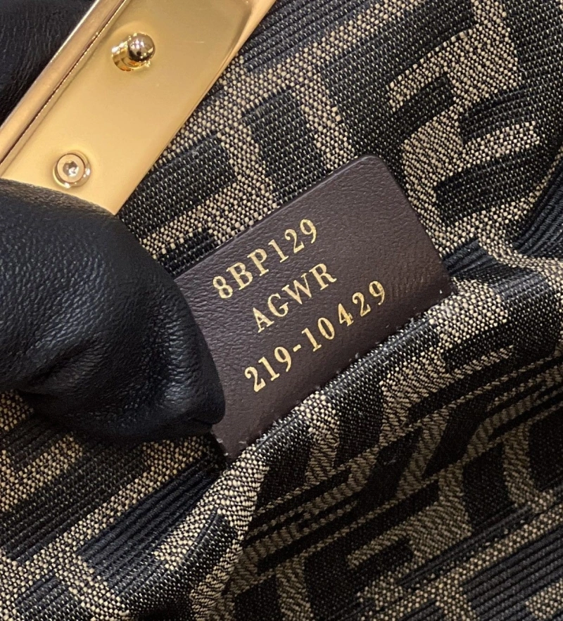 F**di first bags 4222c-0378