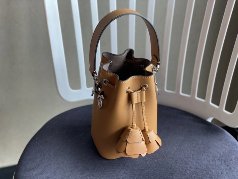 F**di bucket bags 4222c-0382