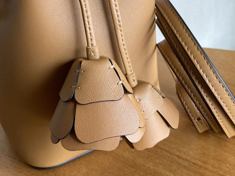 F**di bucket bags 4222c-0383