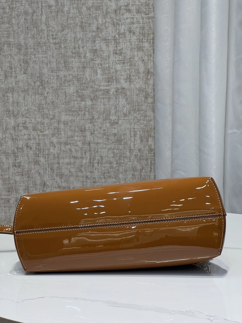 F**di first bags 4222c-0558