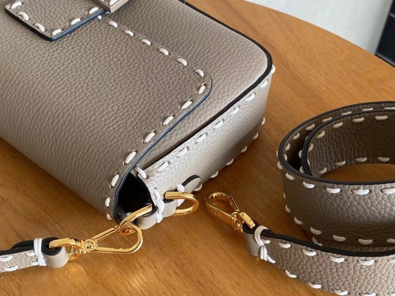 F**di baguette bags 4222c-0608