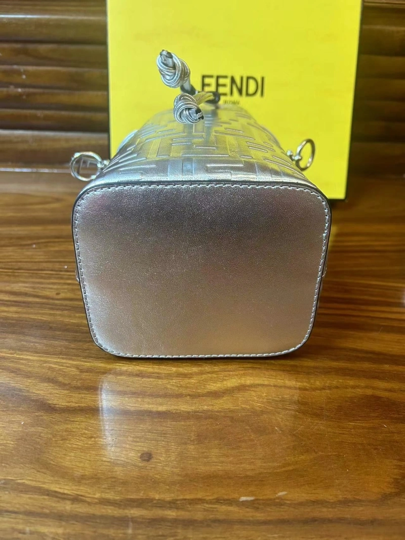 F**di bucket bags 4222c-0637
