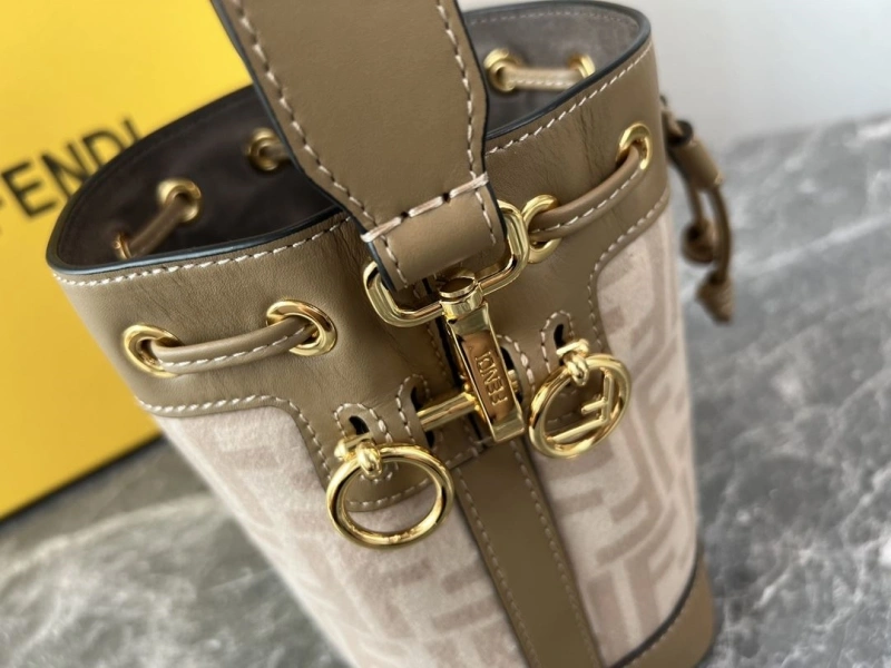 F**di bucket bags 4222c-0709