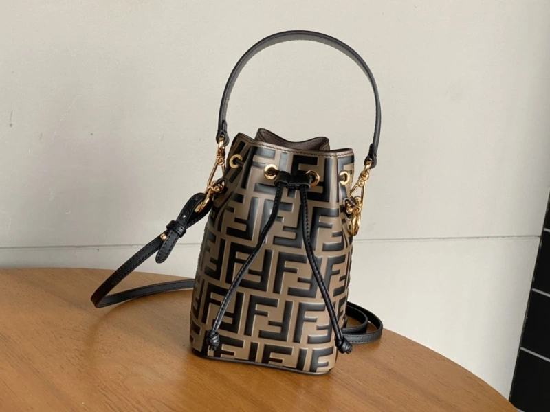 F**di bucket bags 4222c-0762