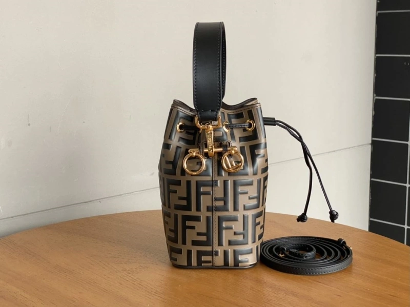 F**di bucket bags 4222c-0762