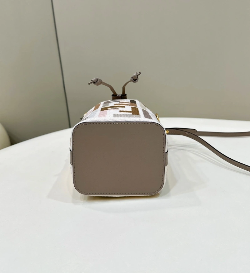 F**di bucket bags 4222c-0811