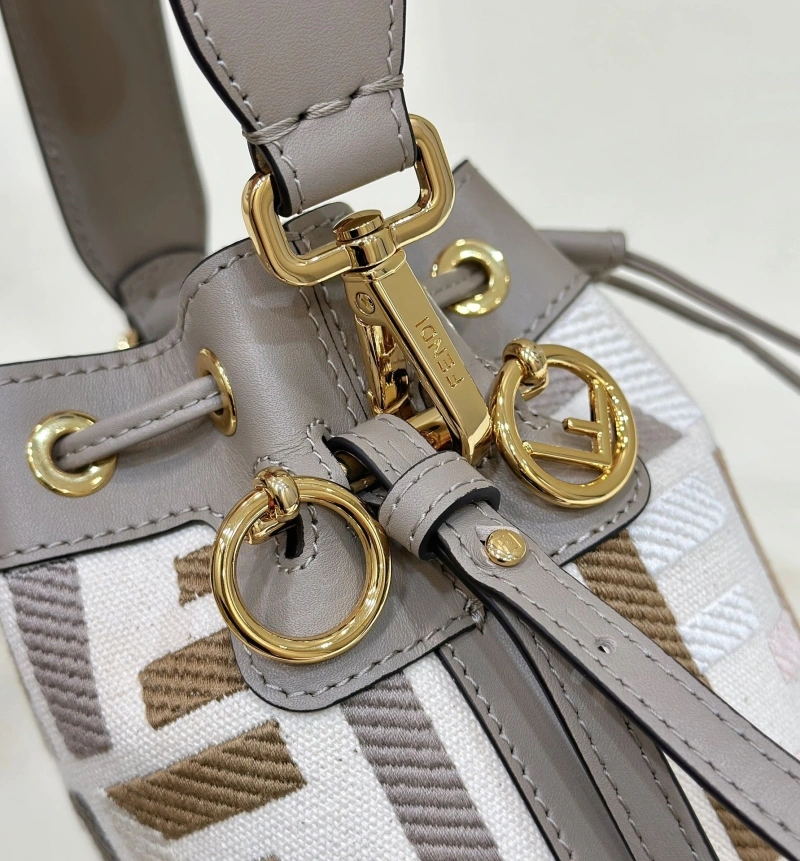 F**di bucket bags 4222c-0811
