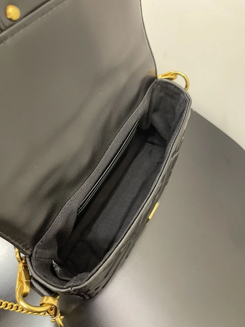 F**di baguette bags 4222c-0890