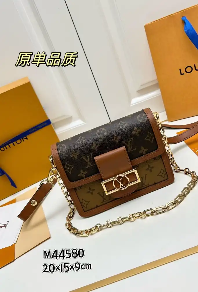 LV Clutch Bags 4224-0574