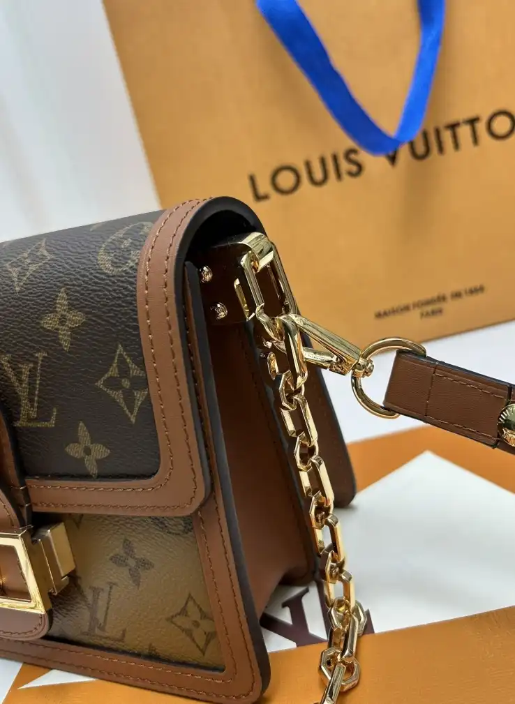 LV Clutch Bags 4224-0574