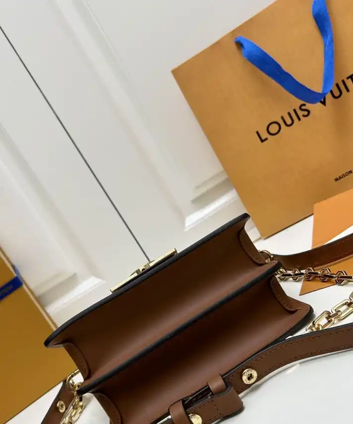 LV Clutch Bags 4224-0574