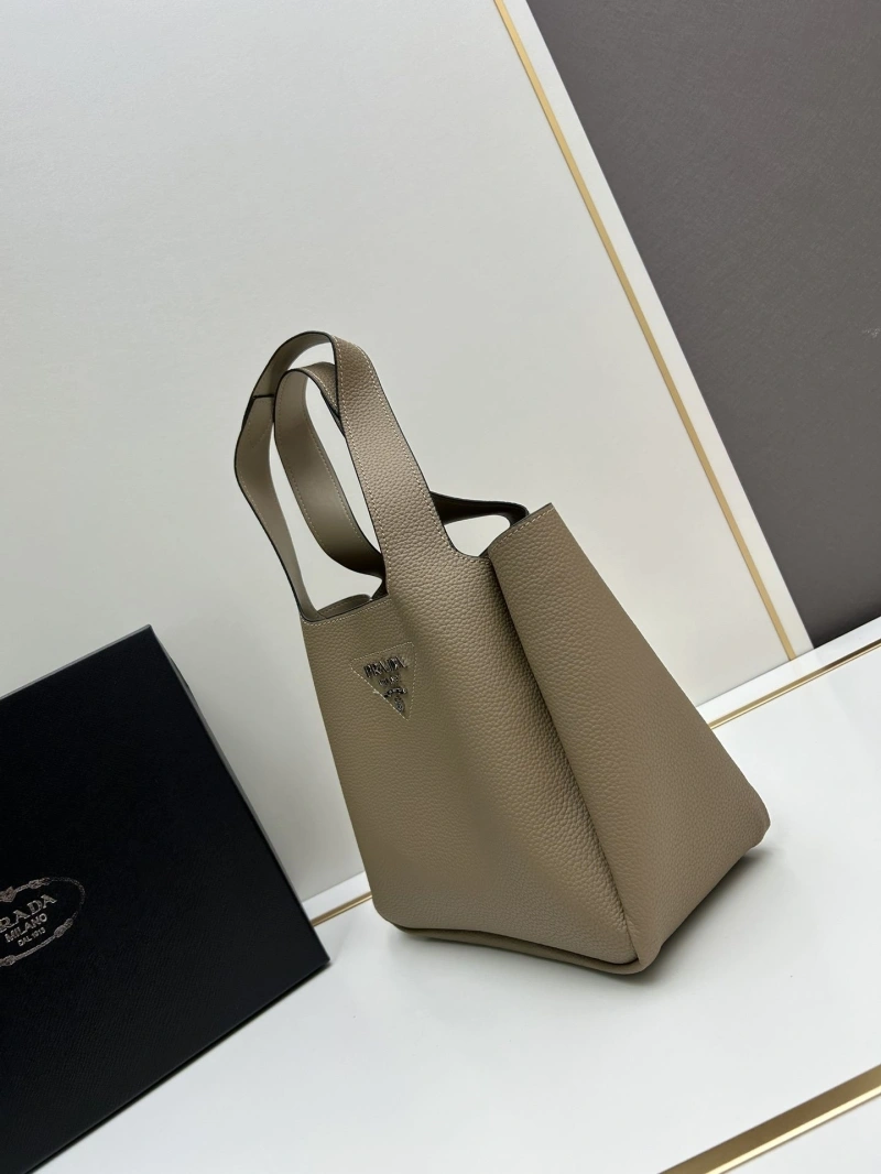 Pra*a shopping bags 4224-0857