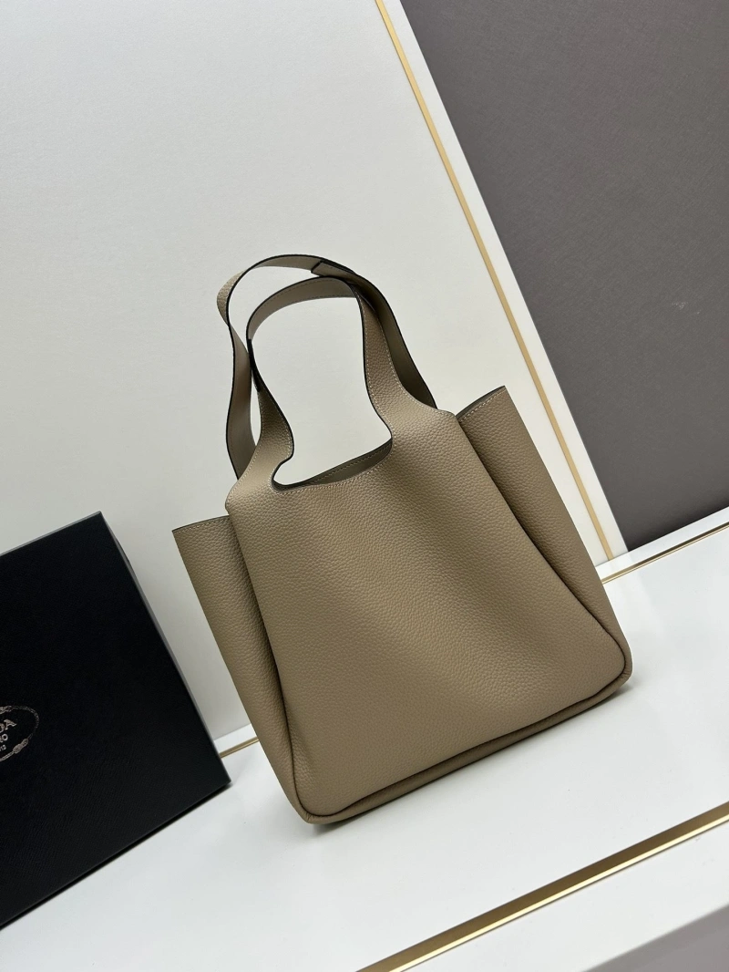 Pra*a shopping bags 4224-0857