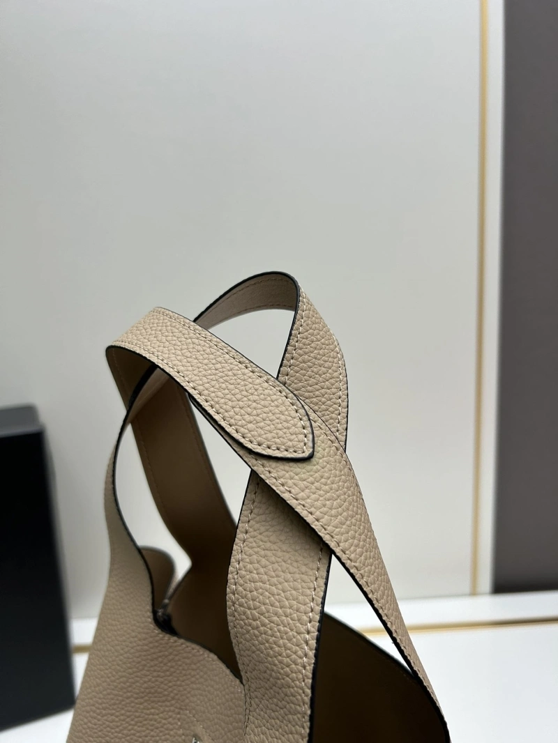 Pra*a shopping bags 4224-0858