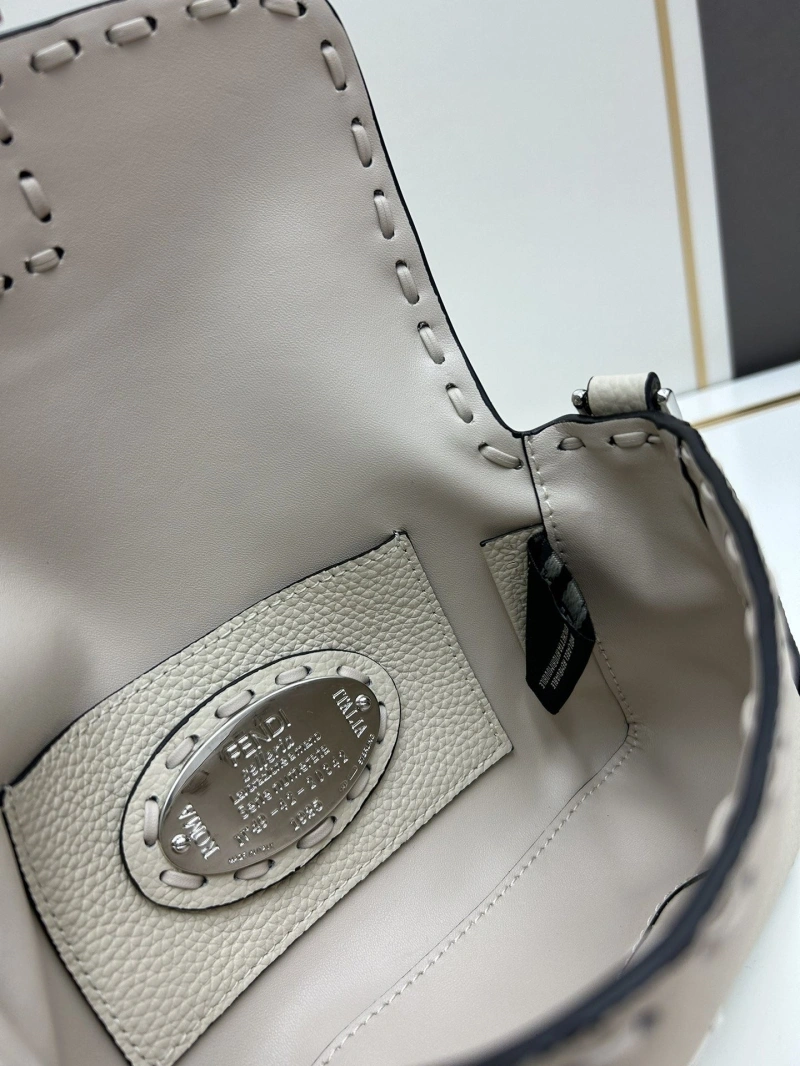 F**di baguette bags 4224-0985