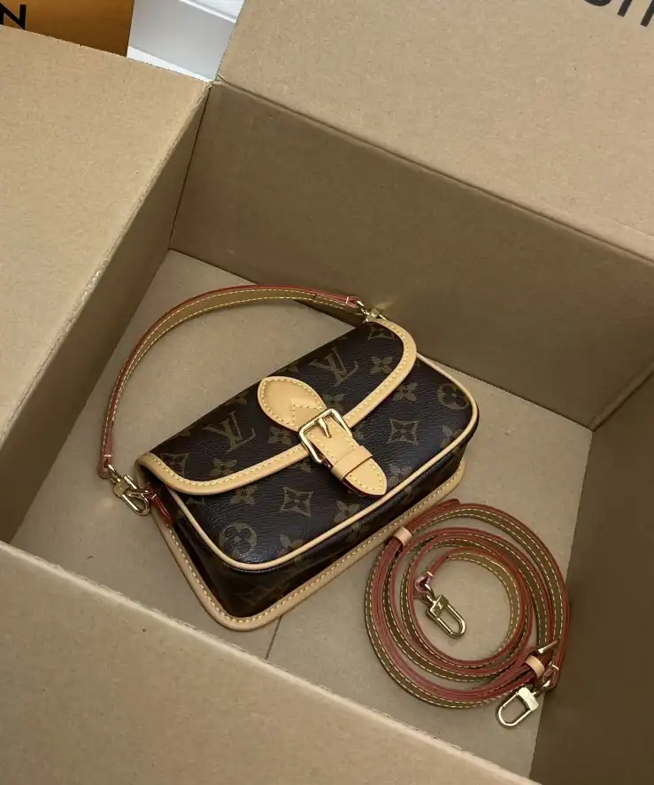 LV Clutch Bags 4224-2010