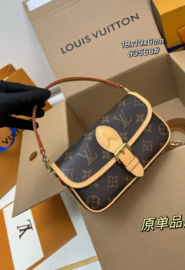 LV Clutch Bags 4224-2010
