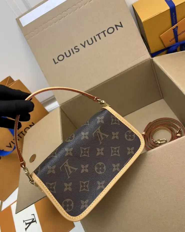 LV Clutch Bags 4224-2010