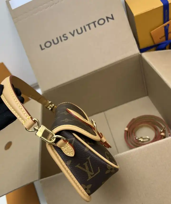 LV Clutch Bags 4224-2010