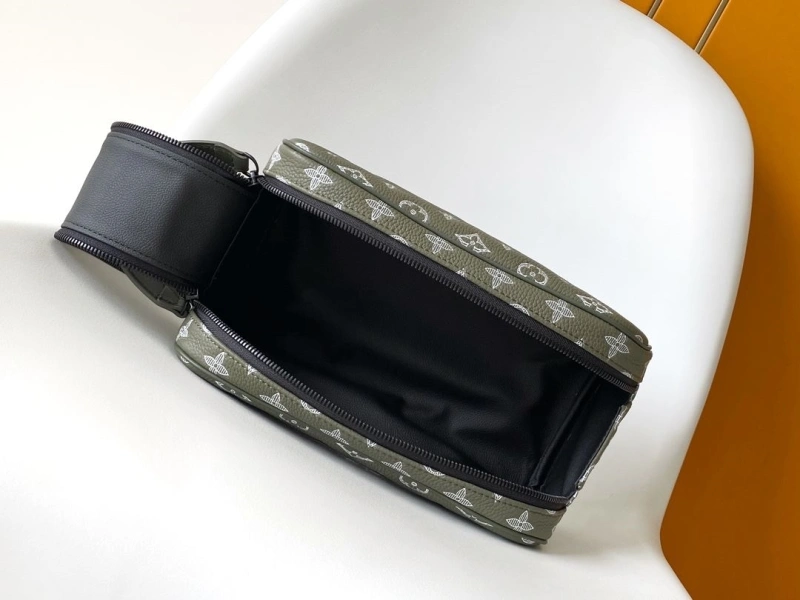 LV Cosmetic Bags 4233A-1529