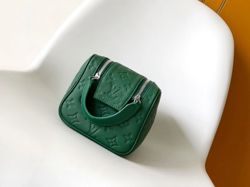 LV Cosmetic Bags 4233A-1532