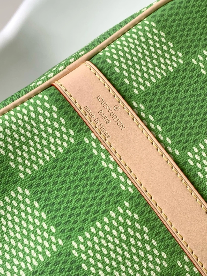 LV Travel Bags 4233G-0090