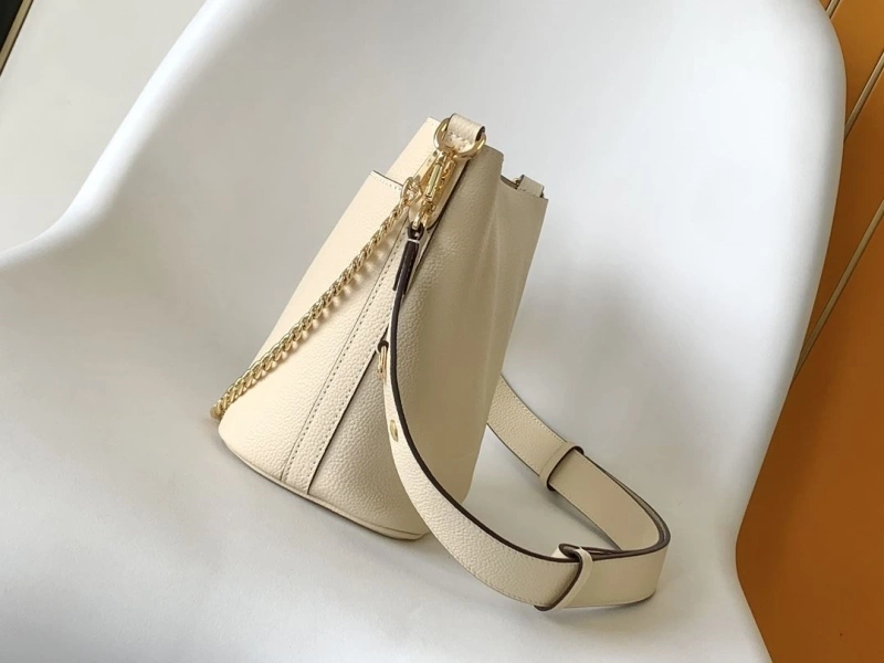 LV Shopping Bags 4233G-0313