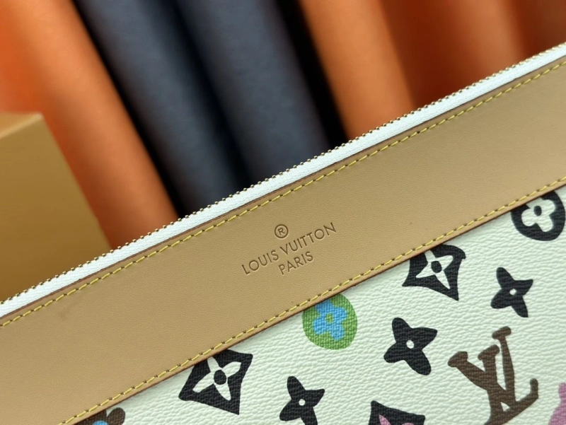 LV Wallets 4233G-0395