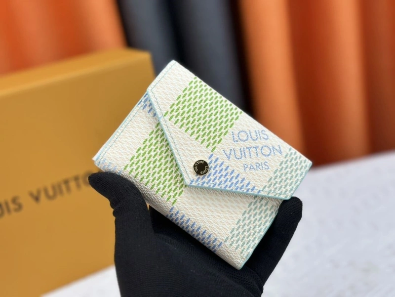 LV Wallets 4233G-0423