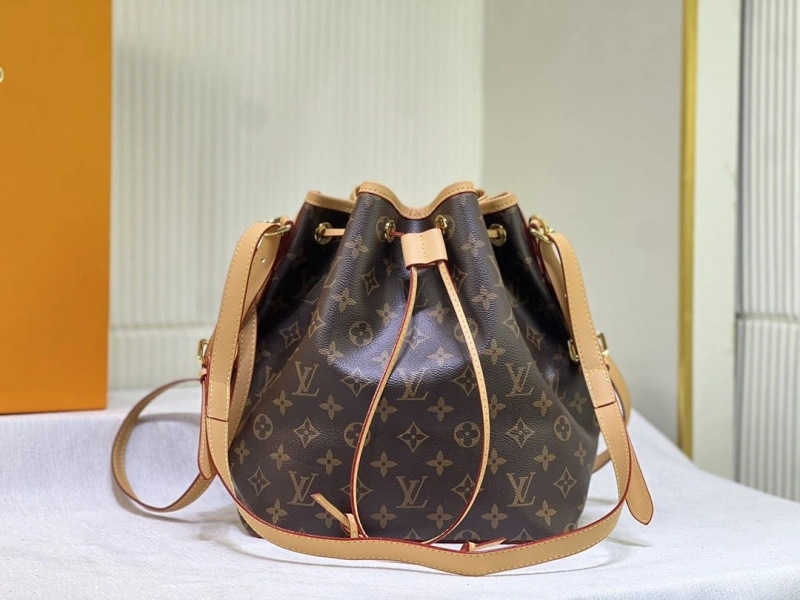 LV Bucket Bags 4233G-0491